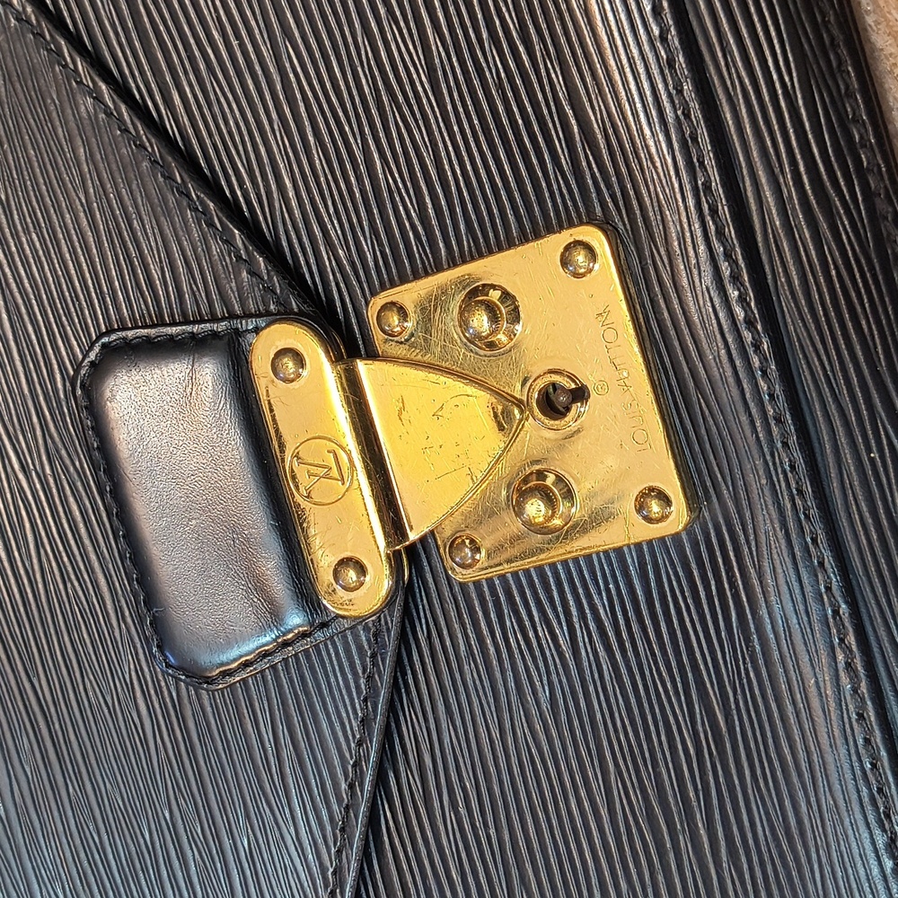 Louis Vuitton Vintage Black Epi Leather Crossbody Bag - Marc Jacobs Collection - Picture 10 of 17